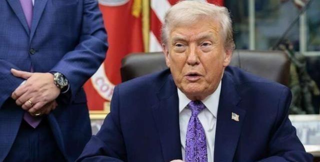 谁能想到，老美这棵大树还没彻底倒下，树底下乘凉的三个“铁哥们”已经快被勒出内伤了