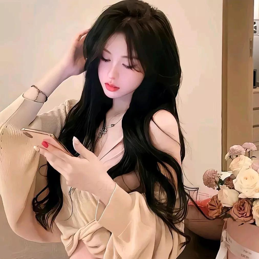 温柔甜美的少女，享受生活的每一刻