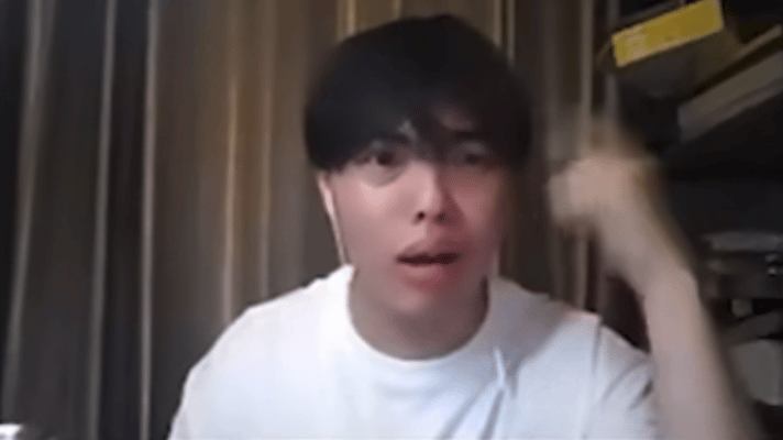 BabyDontCry西装唱跳都是看中了这首歌的热度选了它。这样不尊重原唱也不尊