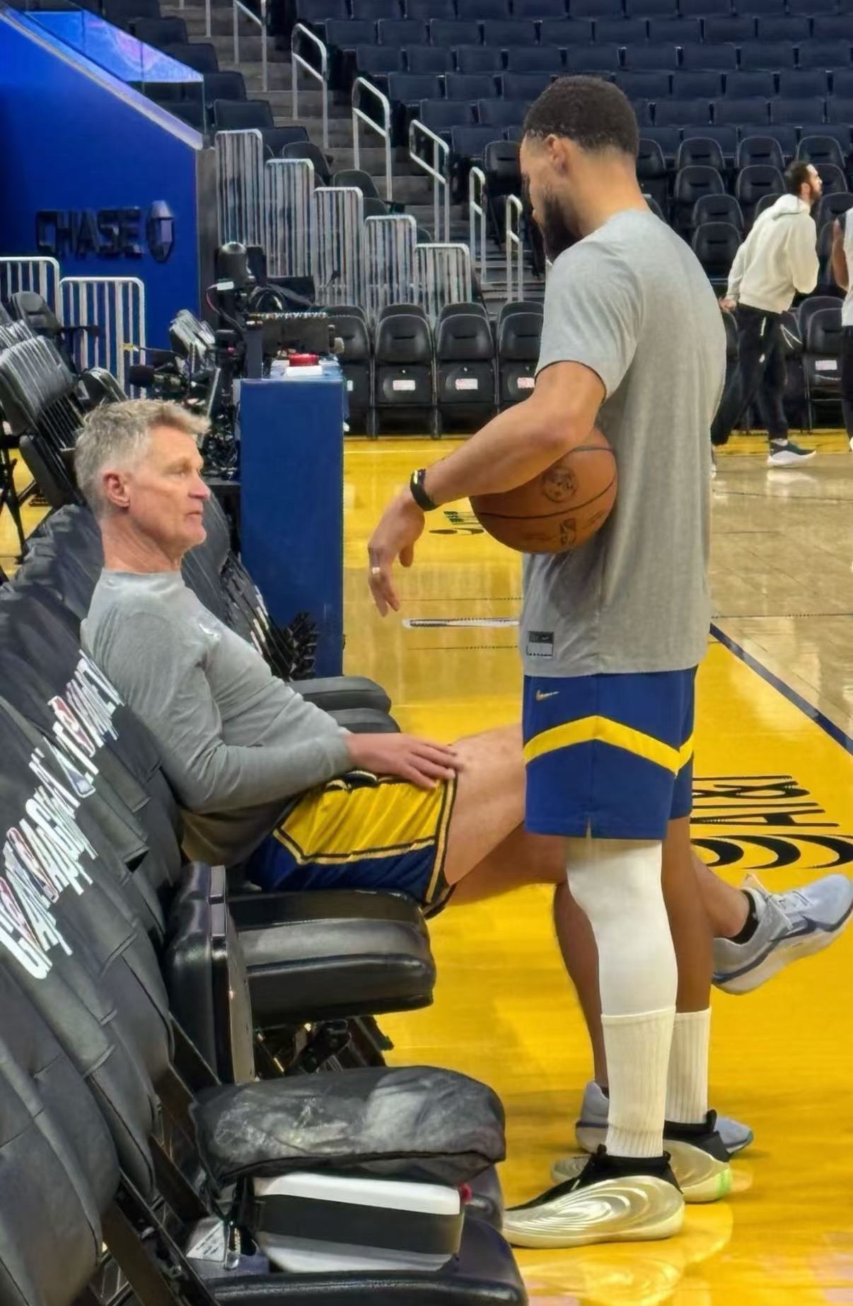 库男神穿上哈登了勇士vs雷霆