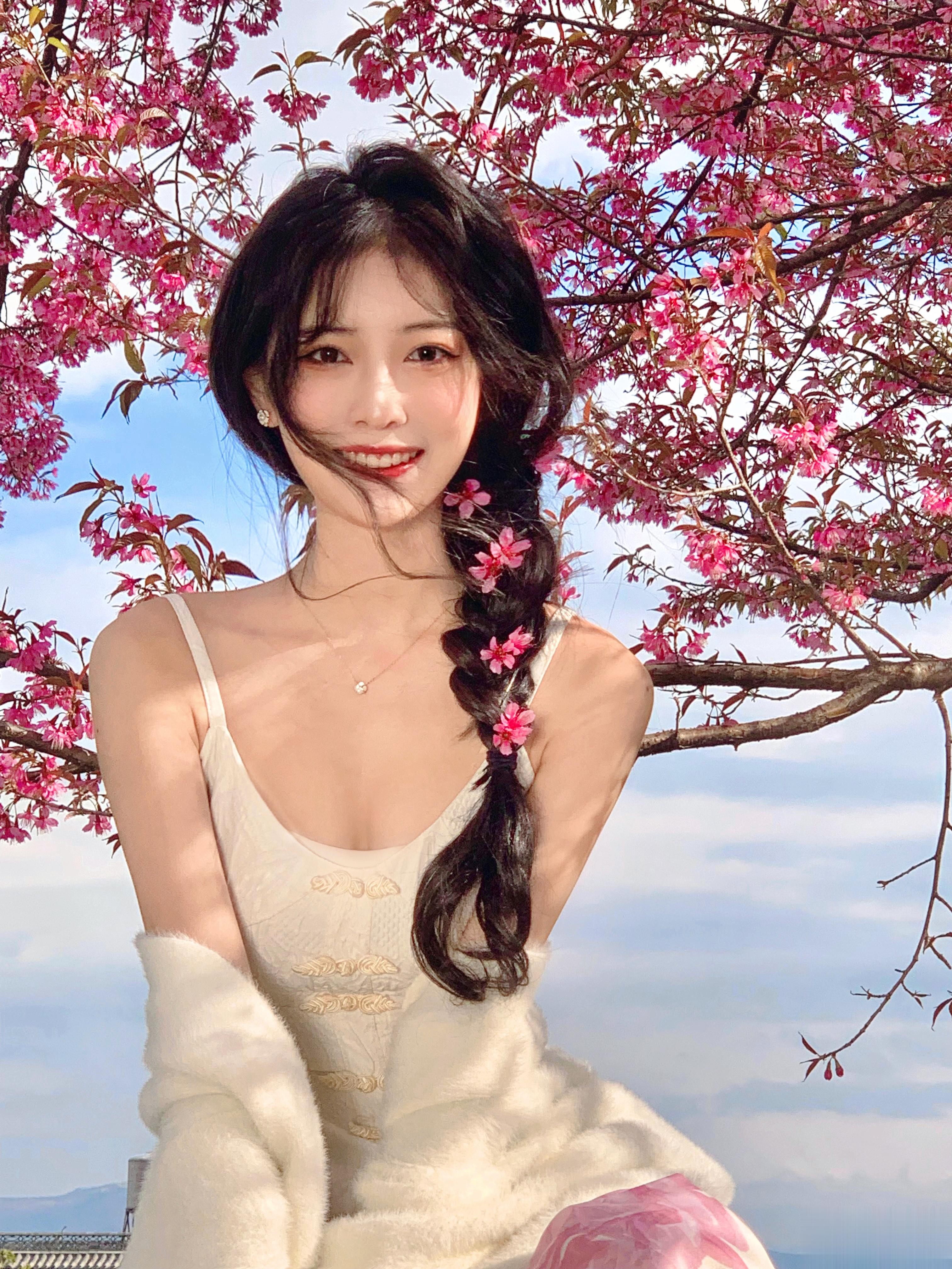 你浅浅的微笑就像乌梅子酱𓂂𓏸˚-𝐢𝐧 大理🌸🌸🌸  ​​​