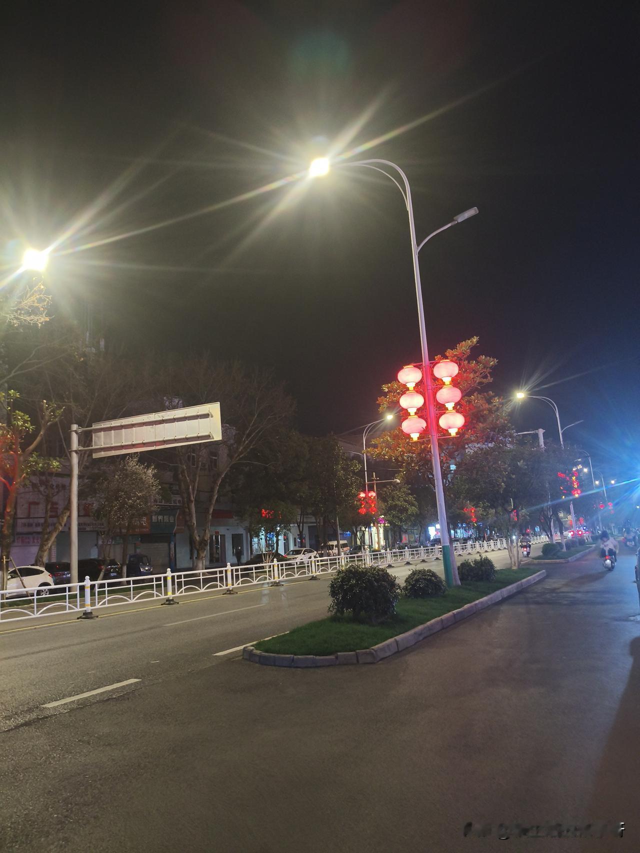 湖北应城，以前刚来应城的时候特别傻，走到路上和熟人打招呼，人家给我说上班去，我就