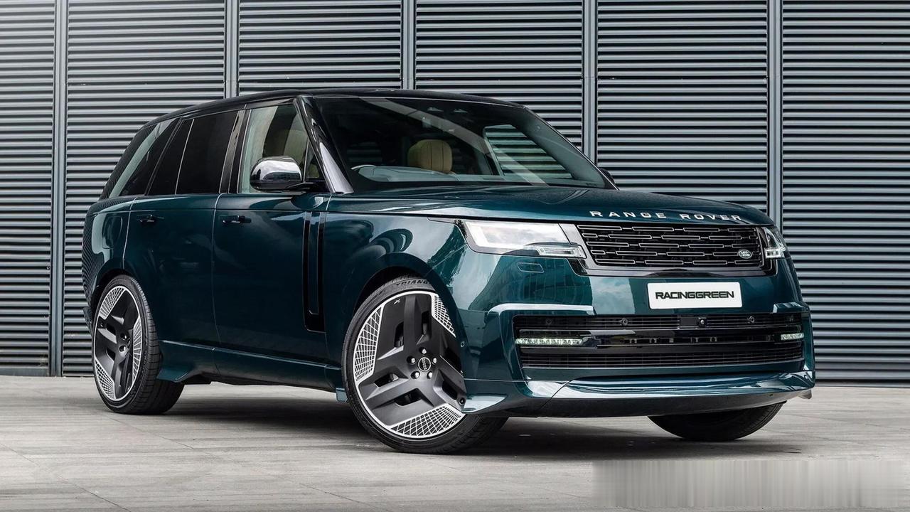 Kahn Fintai改装的路虎揽胜，采用特殊的英国赛车绿和特殊的6辐条轮辋，以