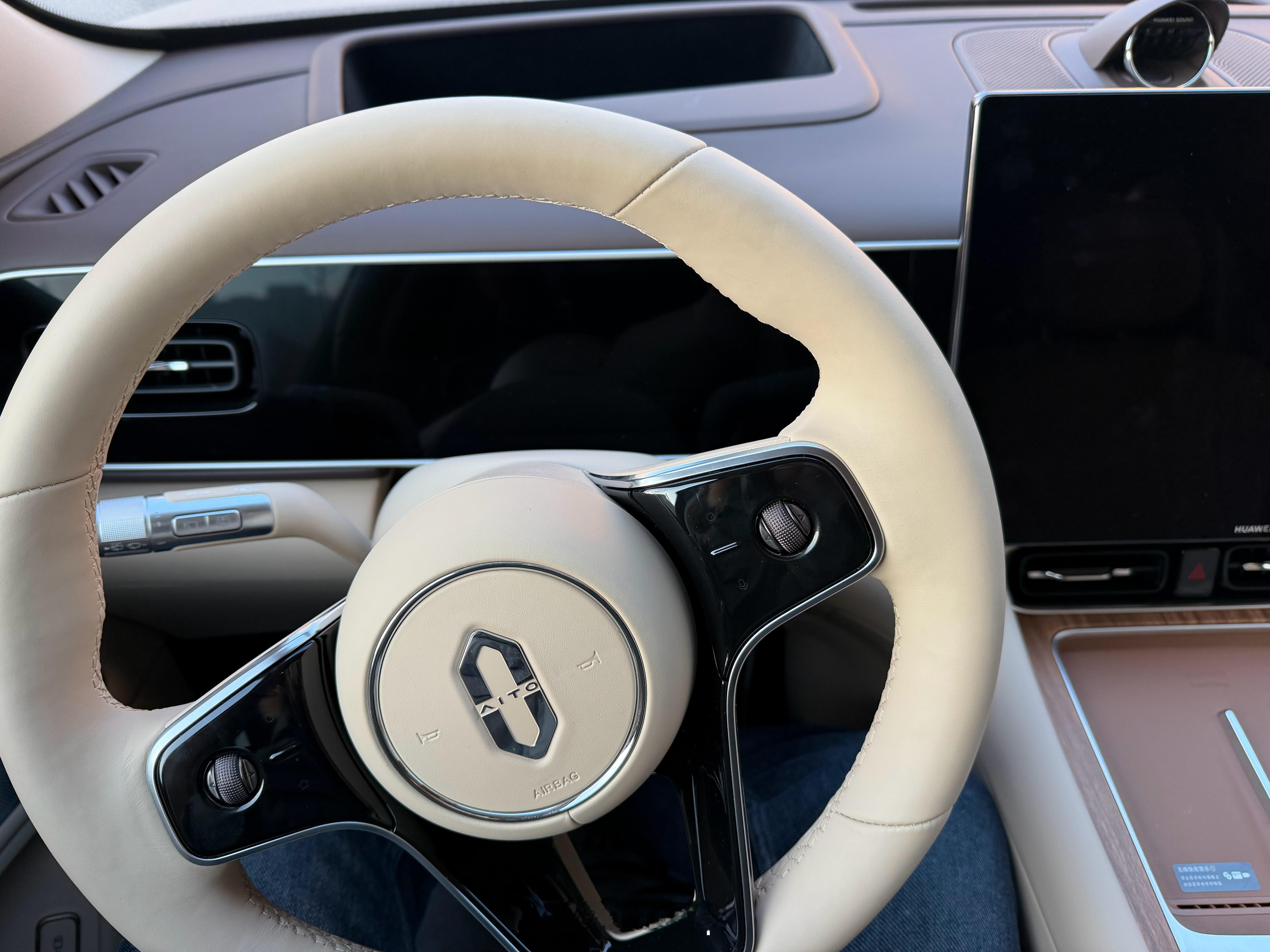 遇到个问题，问界M7之前剩10％电量没充，让我放外面冻没电了，车辆不在线手机钥匙