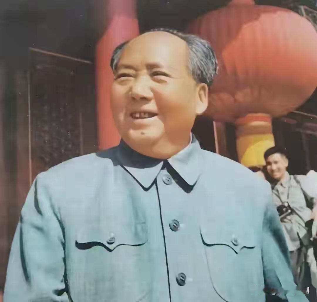 1976年9月9日，这一天天地同悲。您静静地走了，带走一段传奇，但却留下了一条路