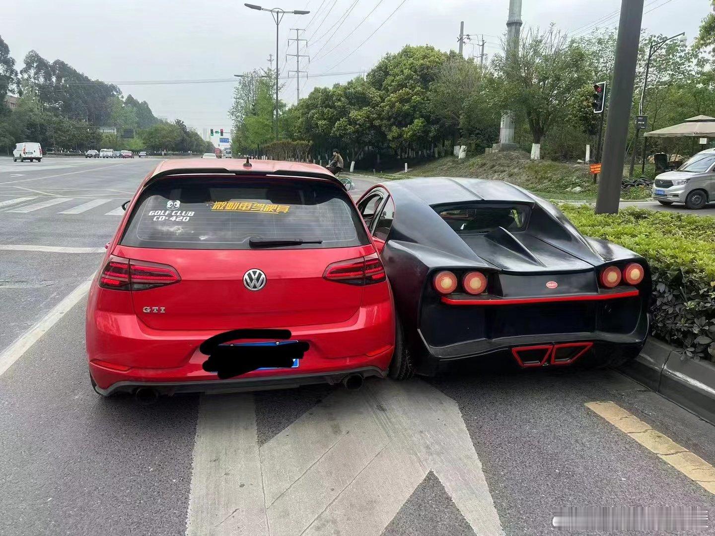 布加迪威虫首撞？[doge][doge]    这给大爷急的：“你GTI崩我就算