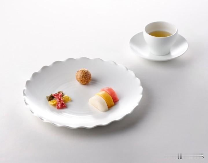 中韩交流晚宴，韩方精心设计的五道式菜单展现了饮食文化的深度对话。从前菜到甜点，每