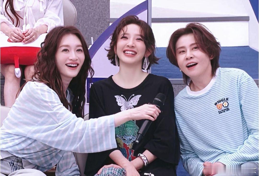 李小冉王濛唐艺昕三公小考再合体李小冉王濛唐艺昕三公再度合体，演绎《惊鸿一面》惊艳