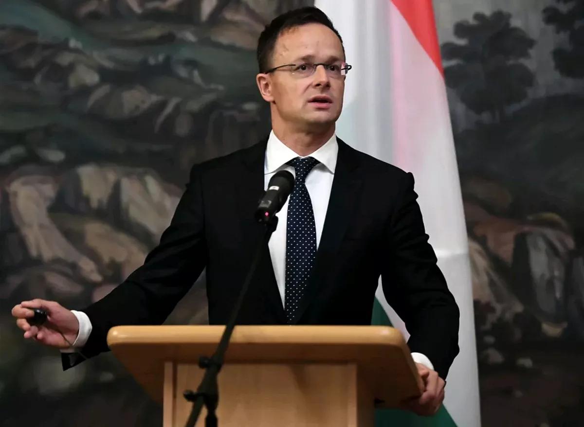 马扎尔表示，正在通过警方查找西雅尔多。

欧洲新闻网报道，当地时间13日，匈牙利