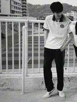 宋威龙泉州广告拍摄路透 妈呀梦回凌霄27岁的宋威龙回去拍广告，以家人之名中凌霄2