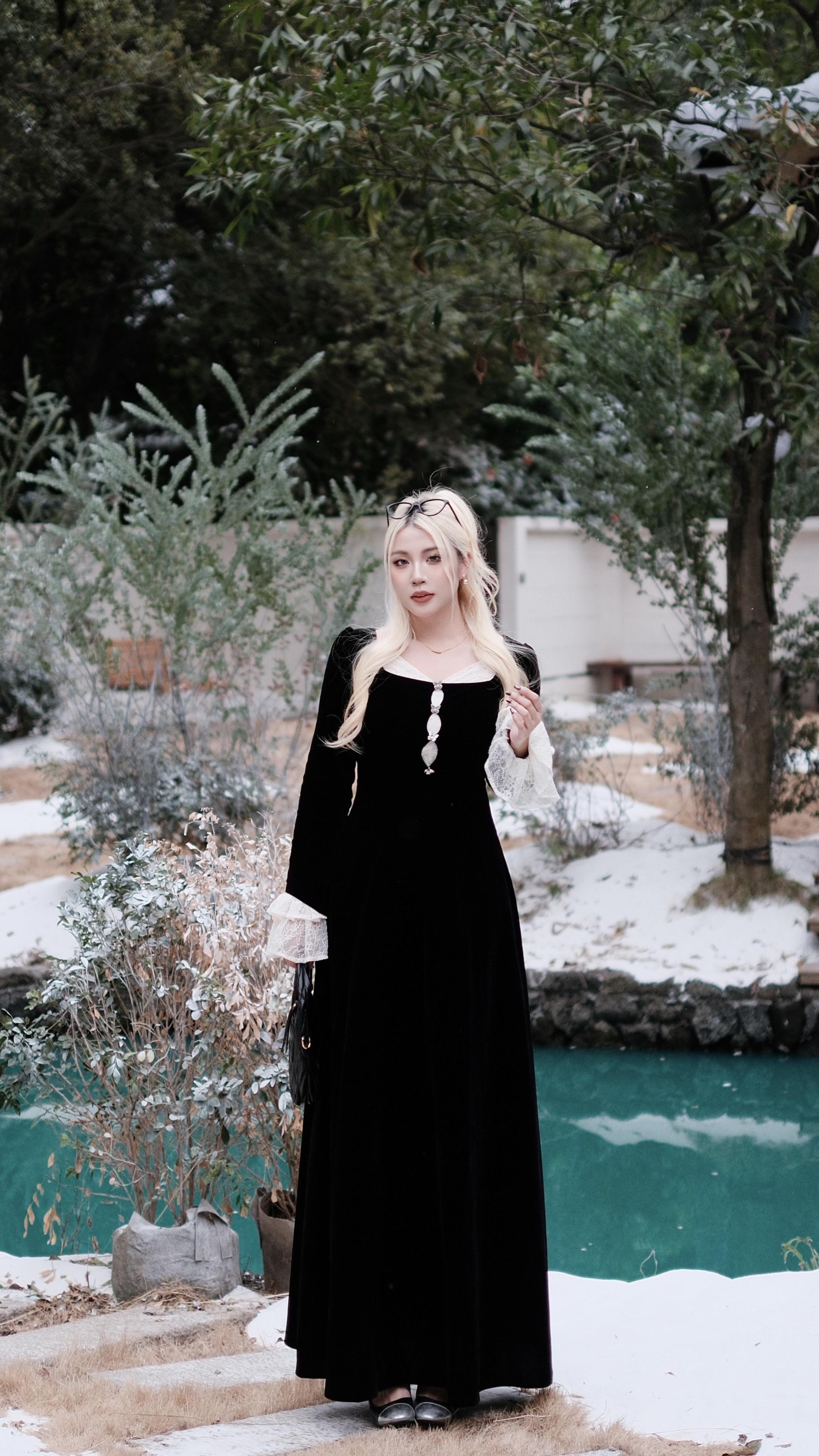 后来时间磨平了所有的尖锐 只剩平静