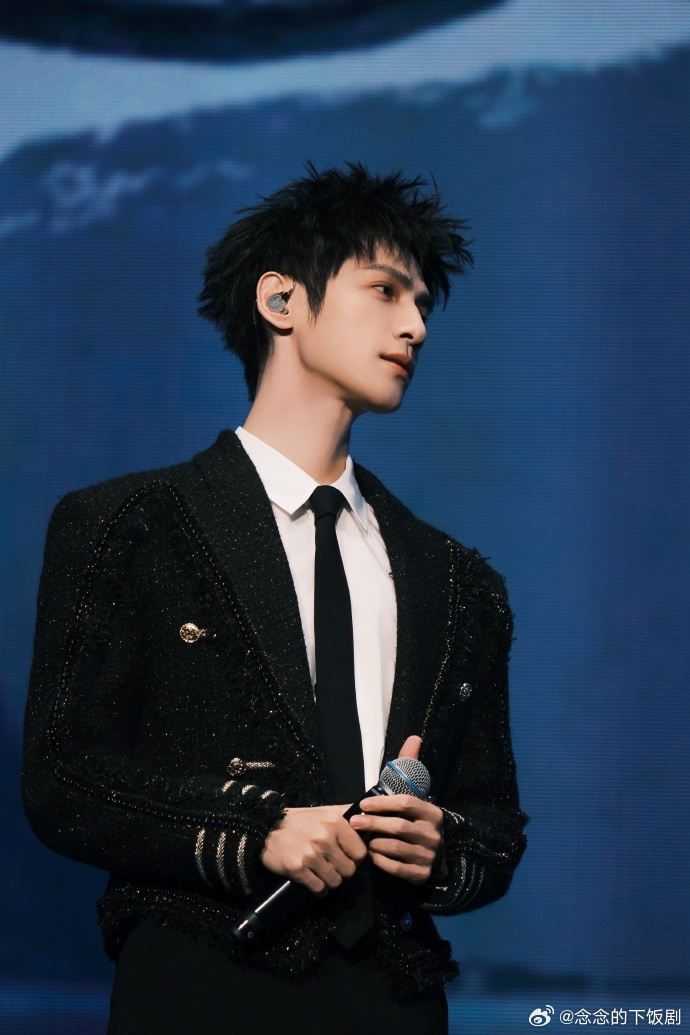 罗云熙南京演唱会嘉宾罗云熙南京演唱会嘉宾程潇 罗云熙南京演唱会请来程潇当嘉宾，组