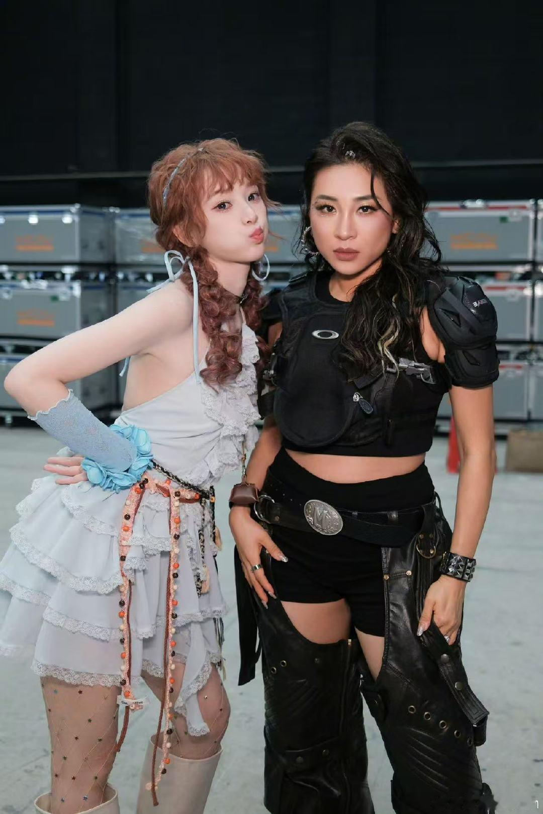 黄灿灿说女孩们好美 都美的 