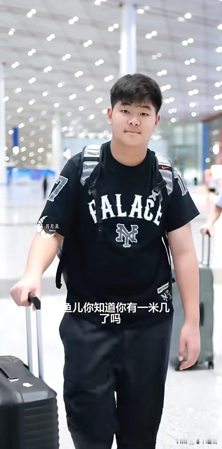 12岁一米八
正常身高
不过这长相是妥妥随他爹沙溢