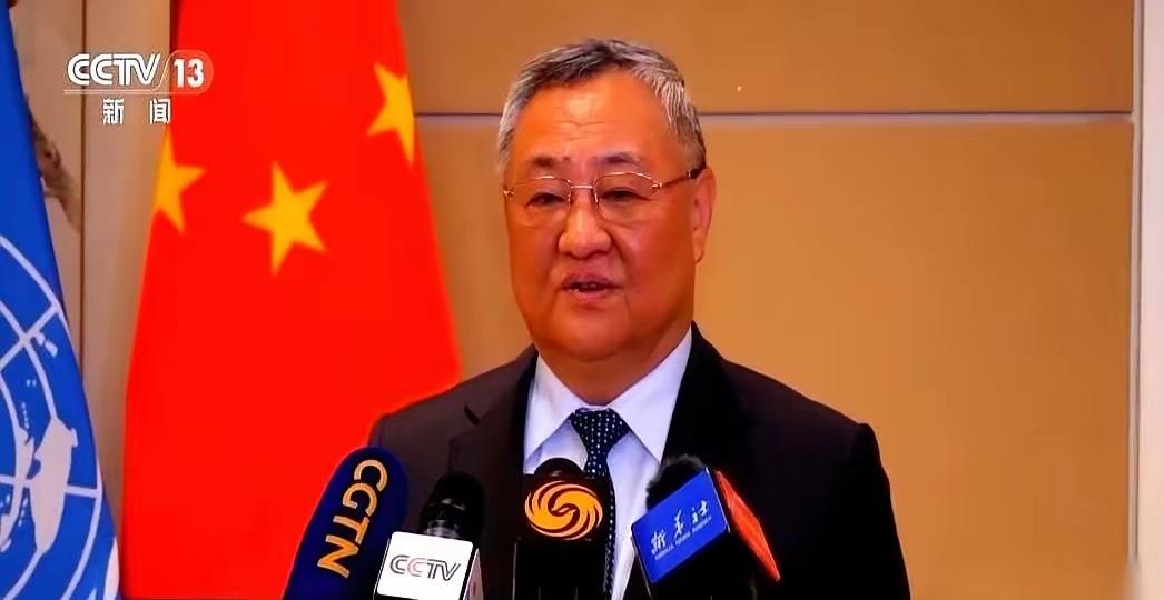 43个国家，一夜之间，抱团了。
就在联合国那个大堂里，直接把桌子掀了。
就差没指