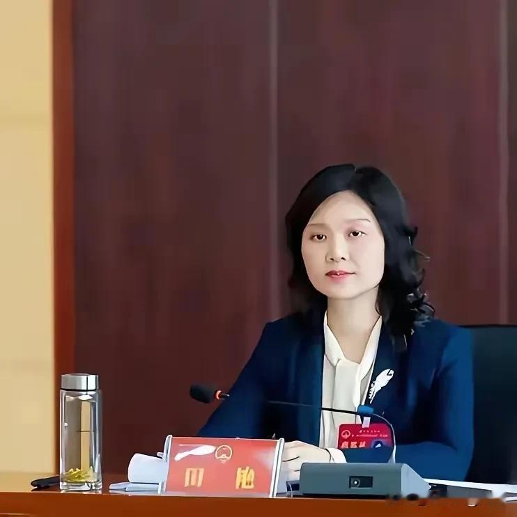 雷厉风行号田哥，淡妆田姐成传说。
曾经优秀获奖者，一朝伸手被活捉。

经过近一年