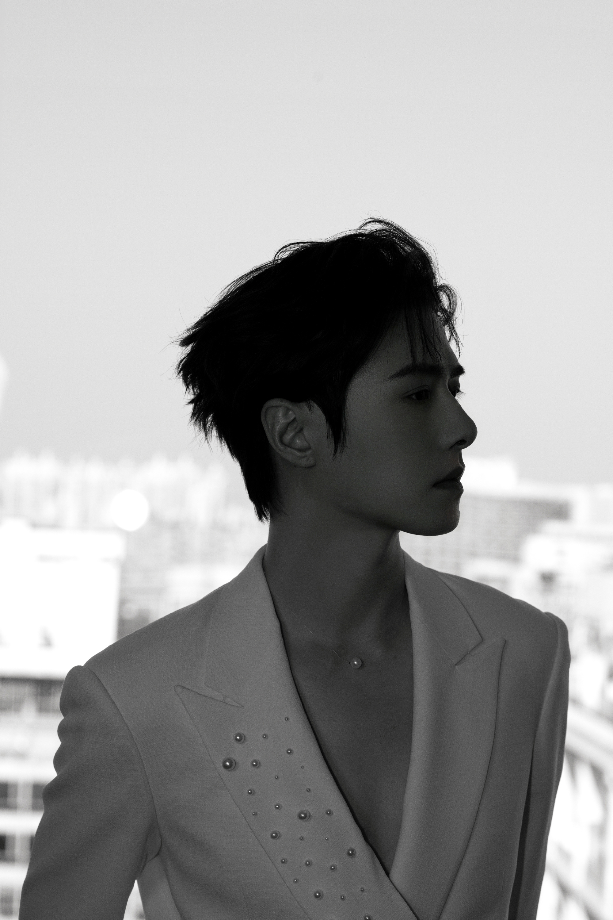 方逸伦视界大会造型富有且慷慨 方逸伦今天微博视界大会 的出发图来了，珍珠刺绣真空