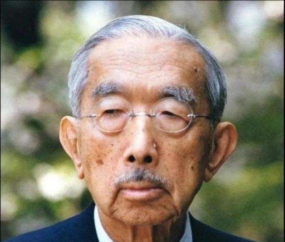 老话说“相由心生”，这话真不是空穴来风！看看这位发动侵华战争的裕仁天皇，长得尖嘴