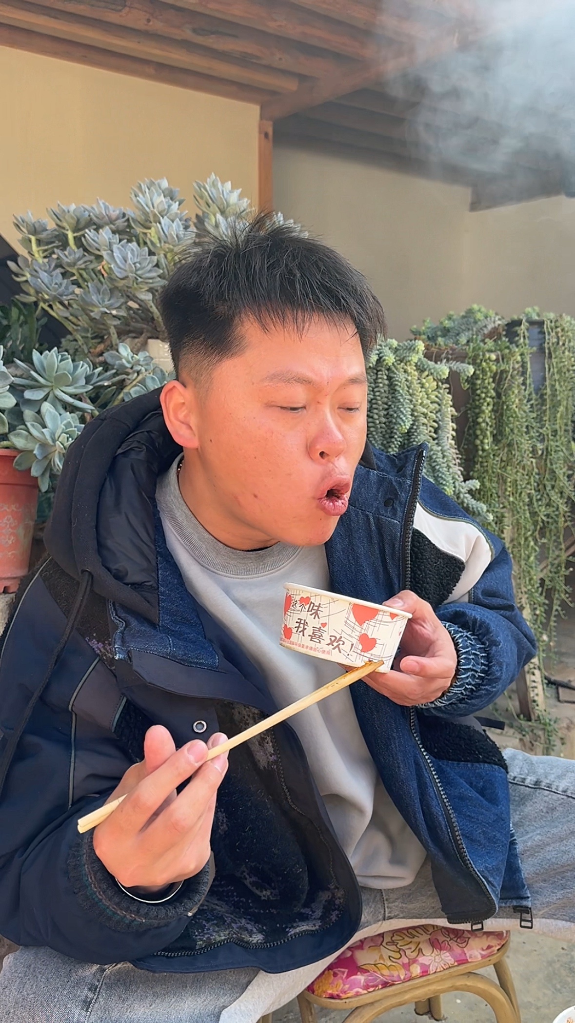 #云南[超话]# 赶紧来云南吃杀猪饭吧！我带你去丽江本地朋友家里去感受一下杀猪的