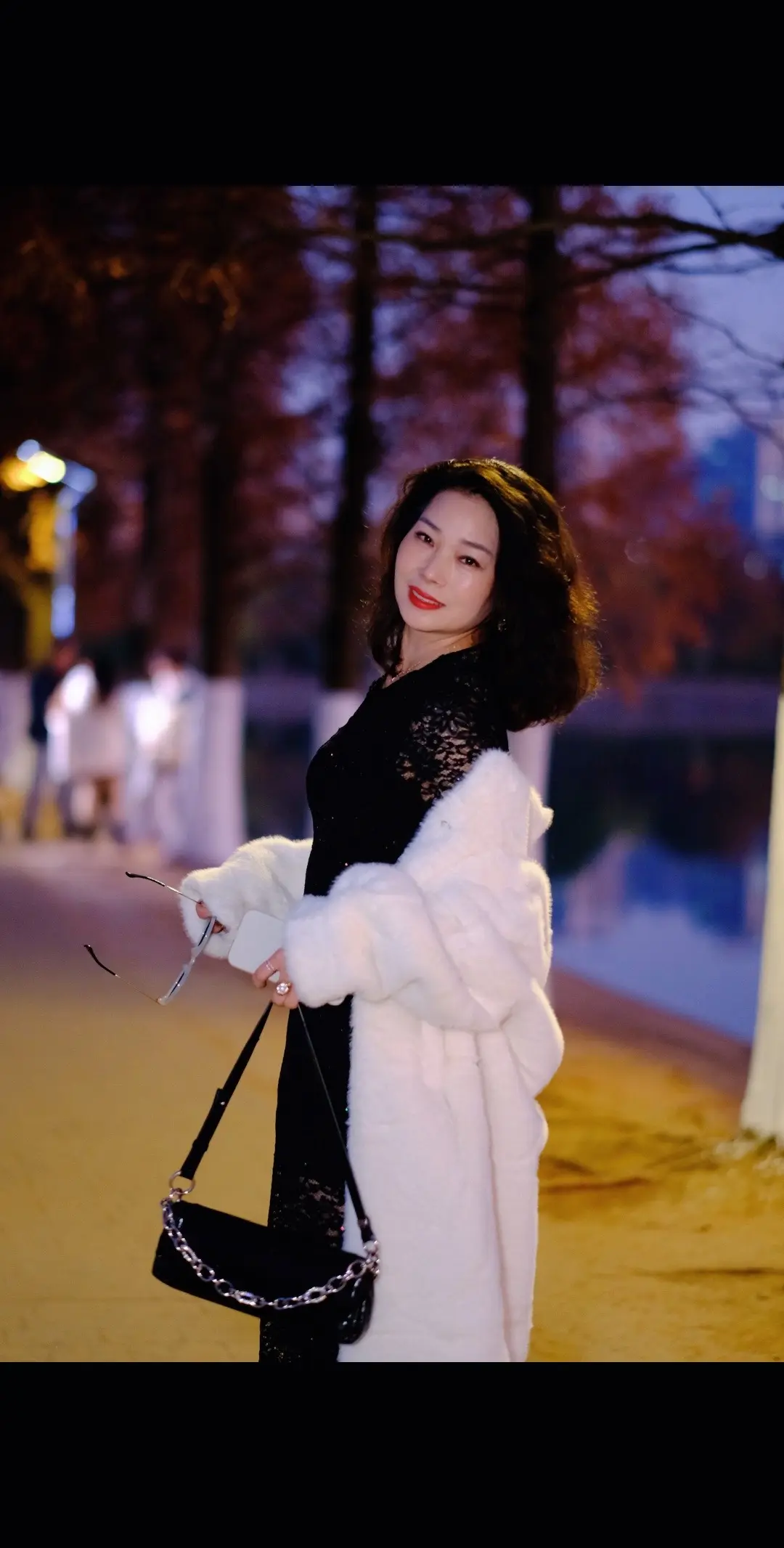 慢慢理解世界，慢慢更新自己：我懂得所有的虚伪，但我仍然会真诚。