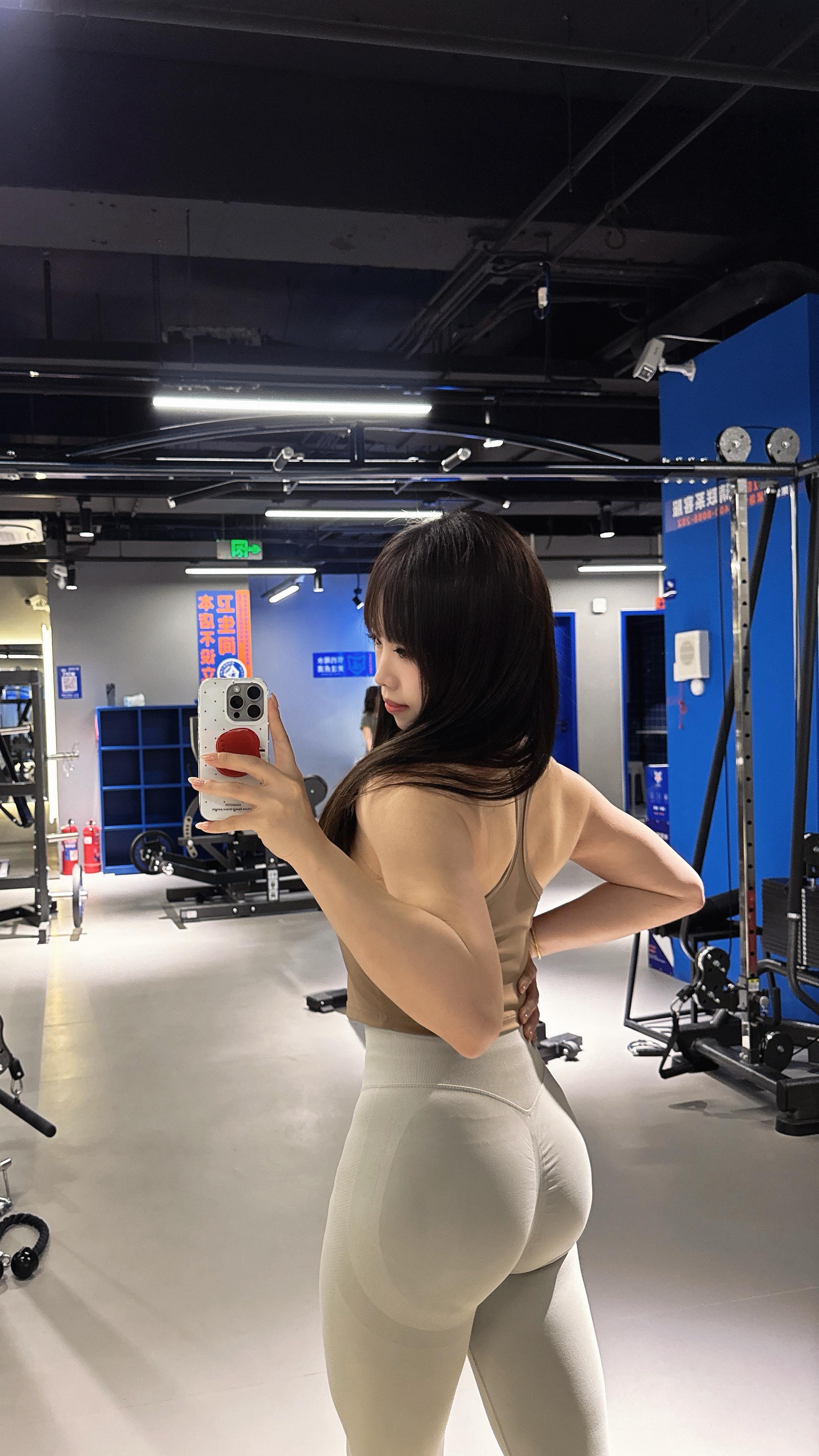 健身的本质是平静。很喜欢一句话：绵绵用力，久久为功。  不必急于一时...