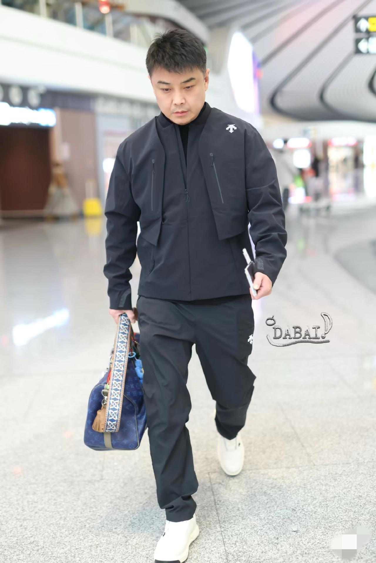 昨天中国乒乓球队出发多哈了，
这一次据说有的球员要在多哈待二十多天。
多哈冠军赛