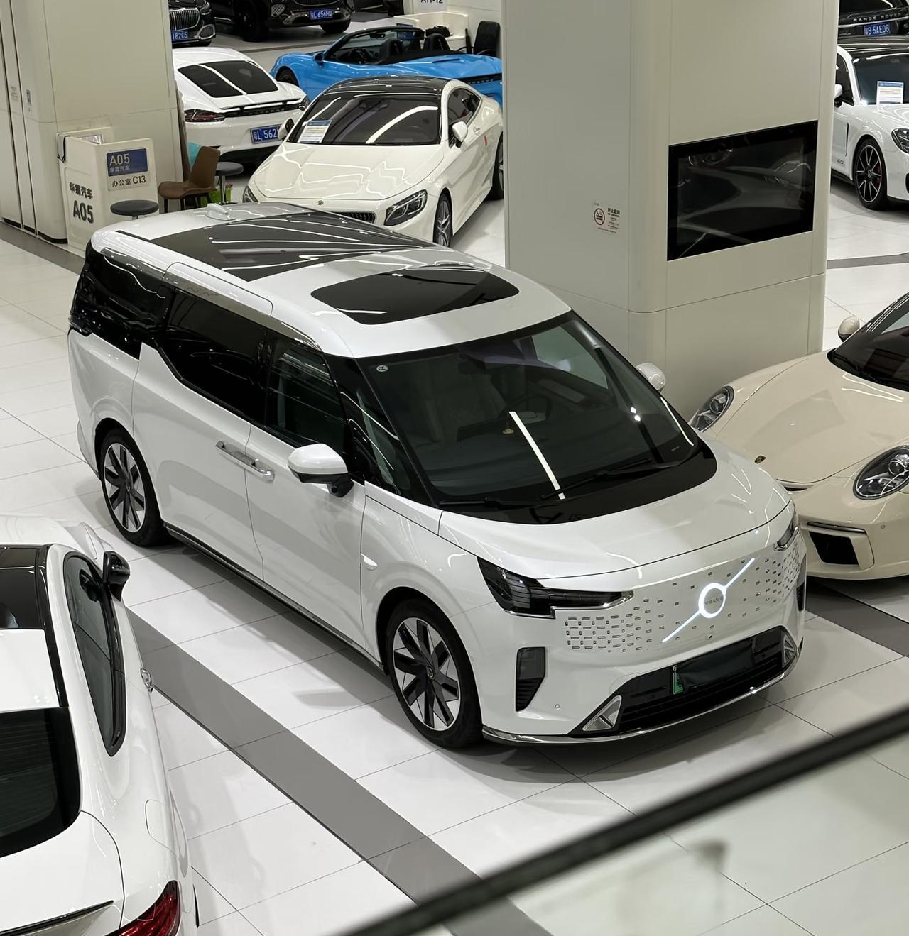 全款40几万…24年沃尔沃EM90