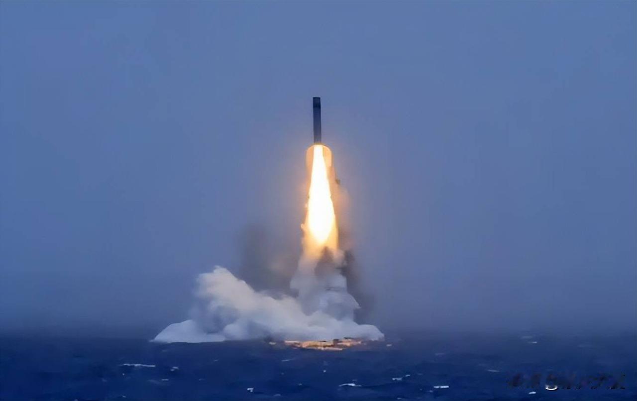 中国发射一枚巨浪3，全世界都炸锅了！

日本：跳得最高，嫌咱们通知得太晚，嚷嚷自