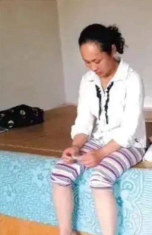 [太阳]1994年，一名18岁的女孩被人贩子以2700元卖给了一位放羊人，洞房当