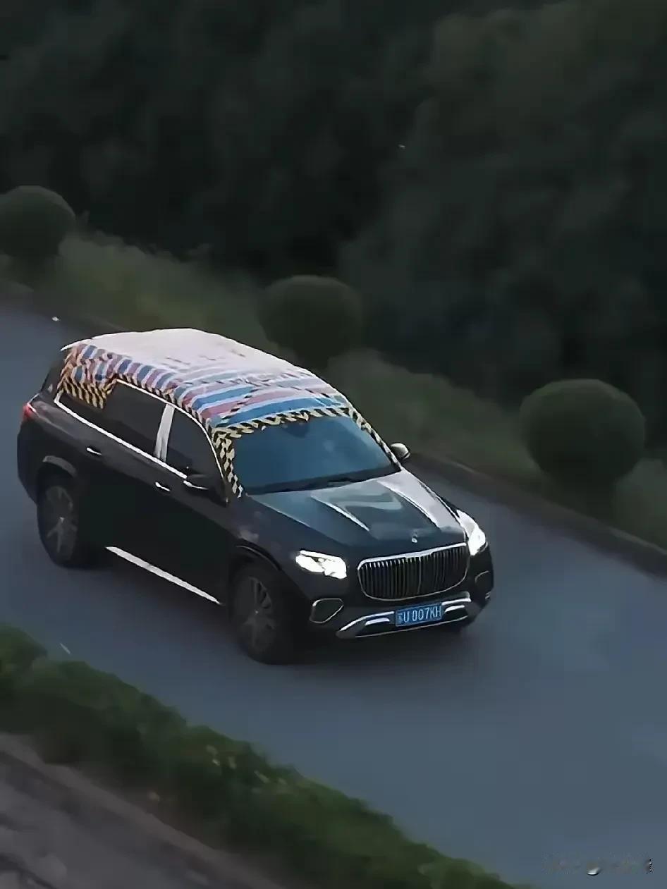 #迈巴赫# 
如果这事落在我头上，开了十几天就漏水，除了换车，其它解决方案都解决