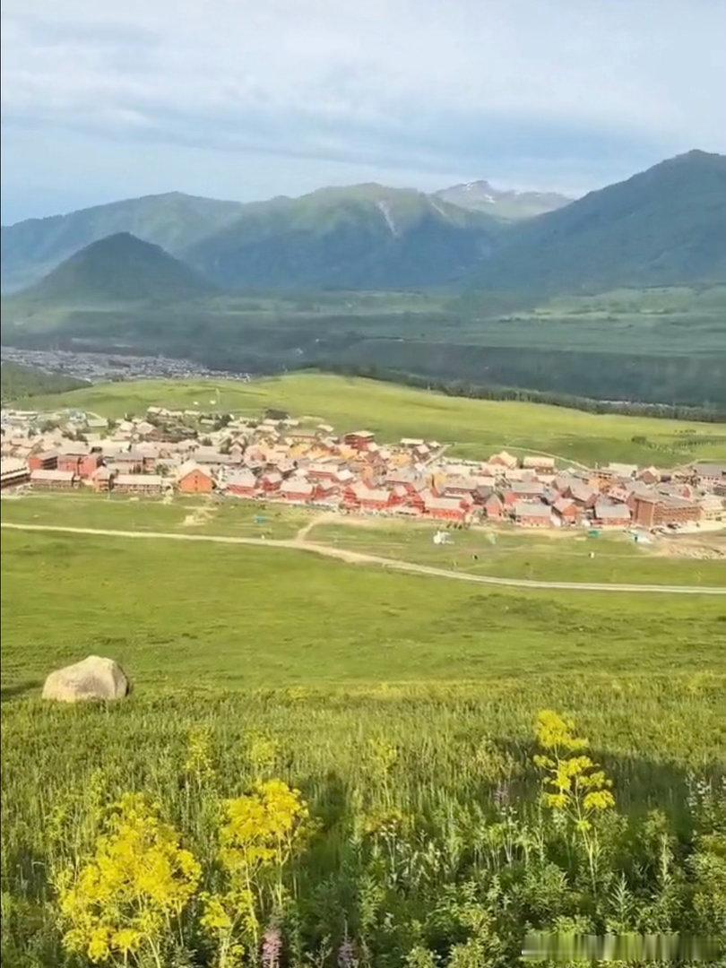 老板也挺聪明的，招40-50的夫妻档，这年龄耐的住，比年轻人更适合这份与世隔绝的