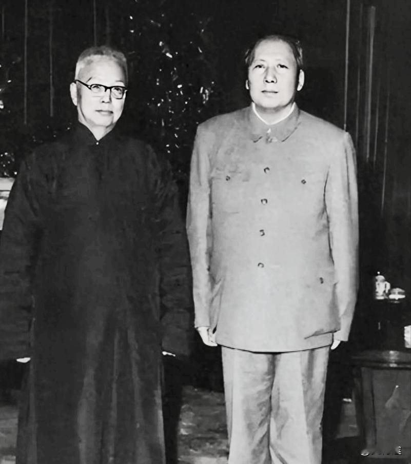 王季范是毛主席的表哥，他们俩是姨表亲戚，也就是说王季范的母亲和毛主席的母亲是亲姊