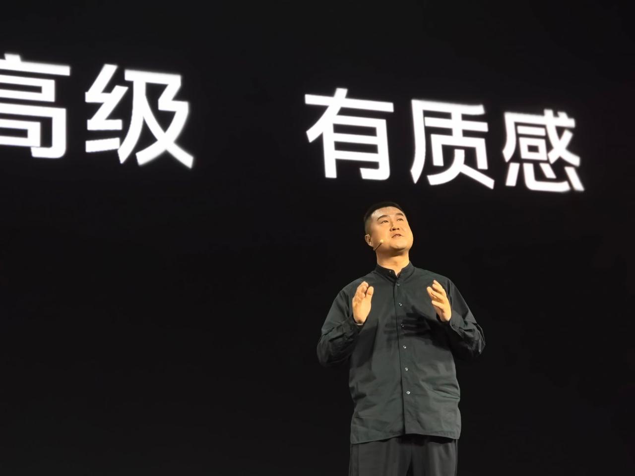 原来iQOO12摄像头的设计是不经意间打开《海底两万里》这本书后才有的灵感啊[吐