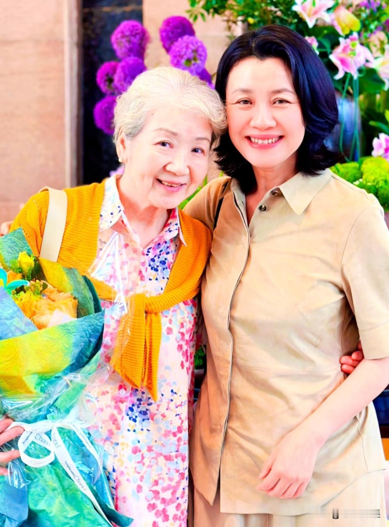 刘琳与82岁老戏骨曹翠芬，罕见同框！
 
6月24号，“大娘子”刘琳与82岁老戏