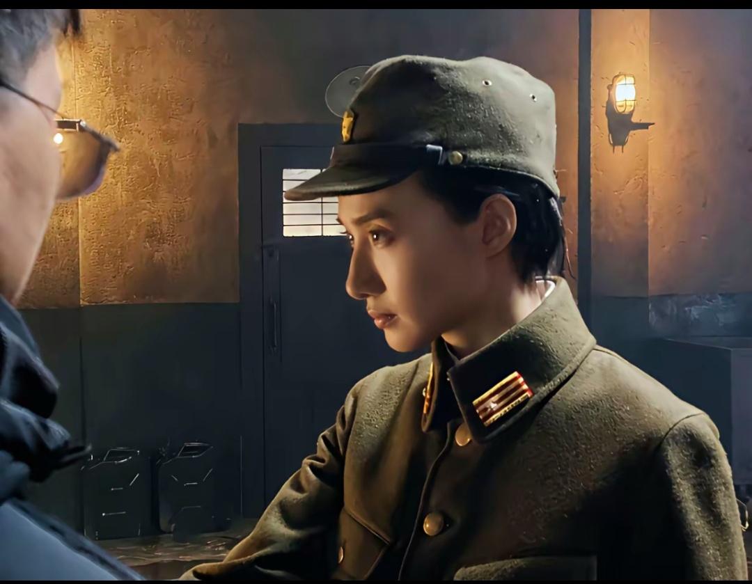 搞事的本就是个临时工，小人得志，忘了自己几斤几两，在公开场合把家里关起门来说的话