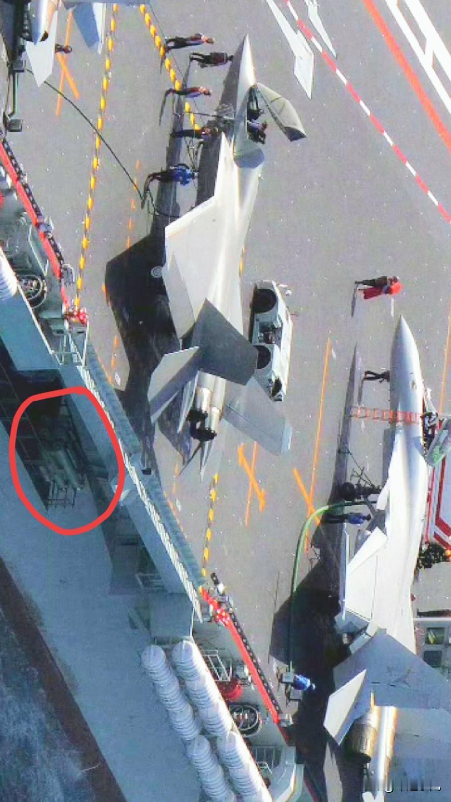 福建舰最新高清照片，又透露了重要武器，这个有点太猛了！

福建舰首次海上实兵演练