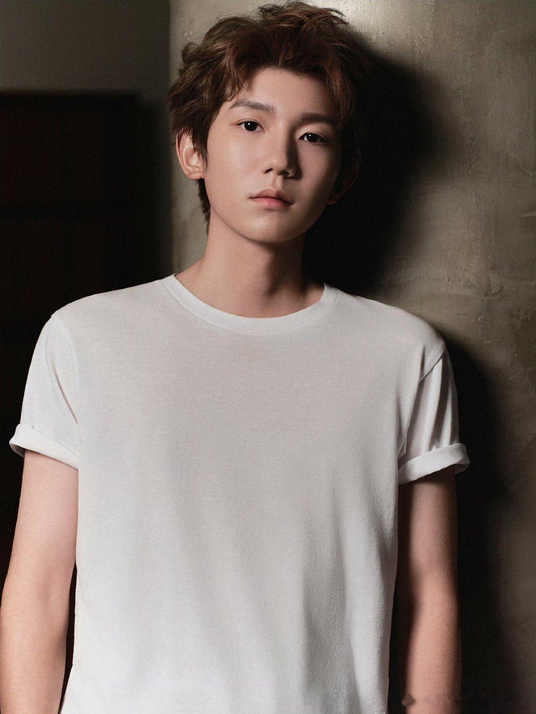 王源二十四岁如是凌云梦💚 #王源24岁生日庆生照##王源24岁生日照##王源[