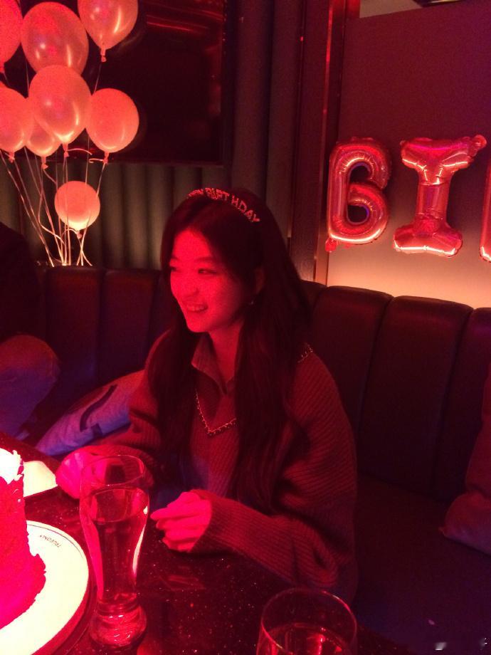 孙千发尚之桃生日照 孙千发尚之桃生日照，真的是让我感觉很有意思啊，看来她对这个角