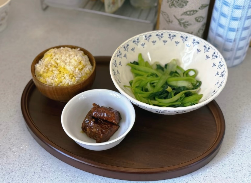 日本人吃那么少真的不饿吗一开始肯定饿的，慢慢的胃就饿小了，习惯吃的少，吃多了就不