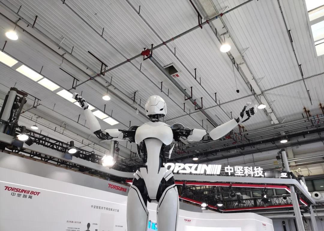 2026世界机器人大会
一下午腿都麻了
总结：生机勃发，任重道远
2026世界人