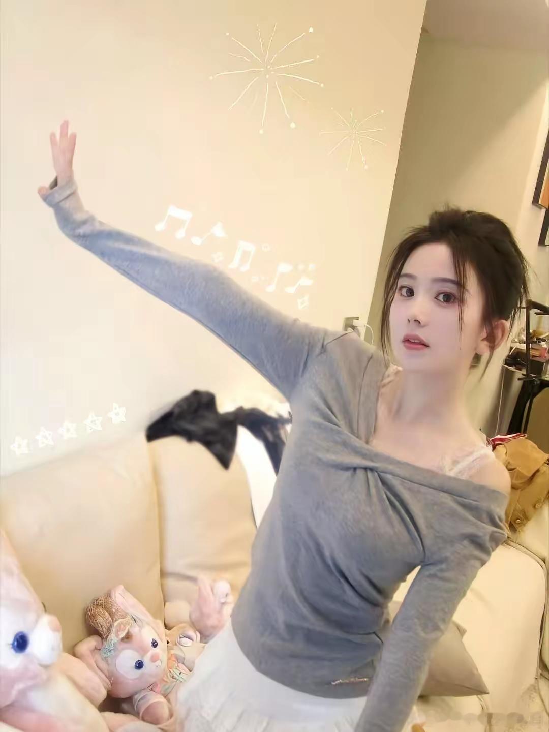 短剧演员最怕选错路​马秋元签了大公司，立马从竖屏跳到横屏，还发新歌，公司把爱奇艺