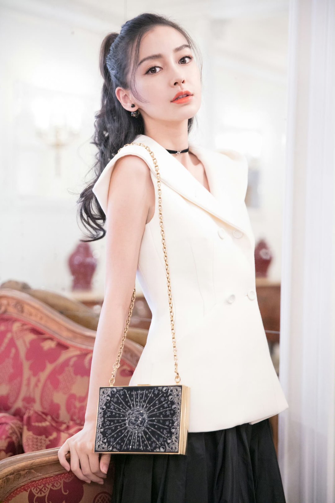 angelababy  [兔子] 杨颖 白是雅致，黑是飒爽，将将们喜欢哪一套？[