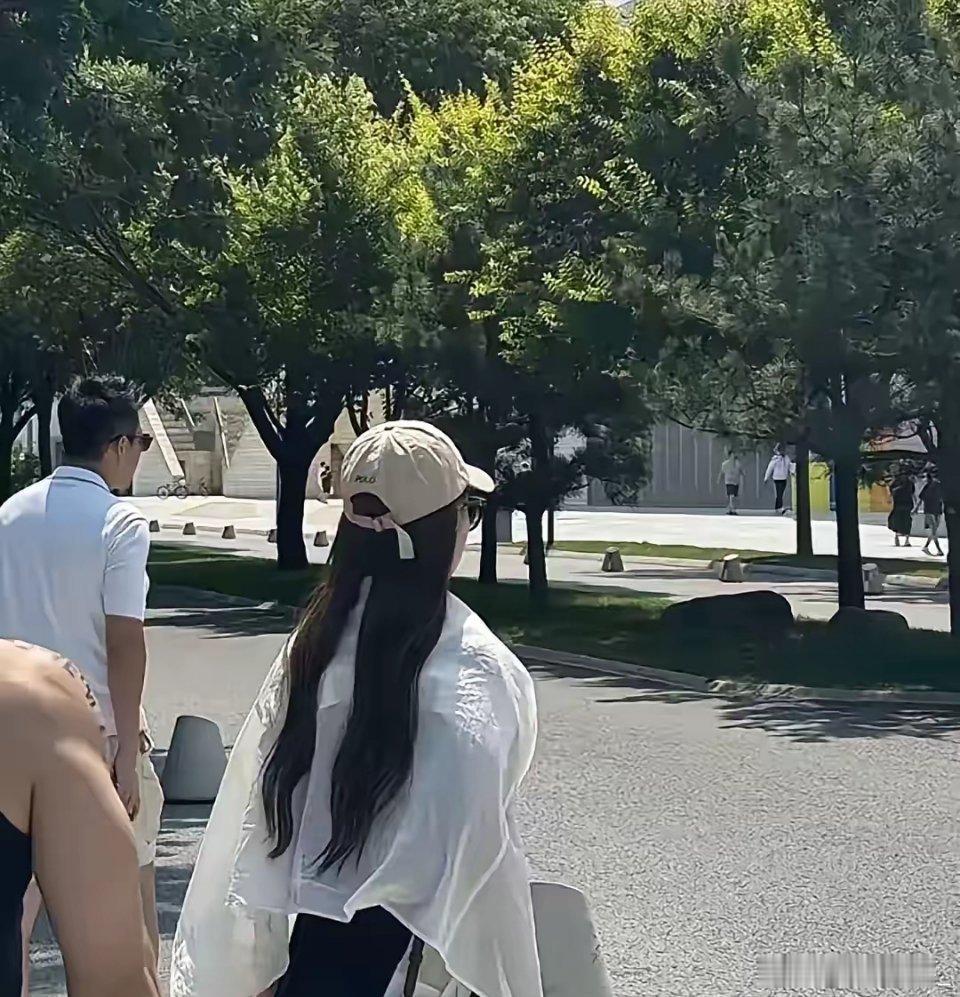 汪小菲马筱梅，出招了！​近日，汪小菲和马筱梅把玥儿姐弟送进夏令营了，不是在孩子们