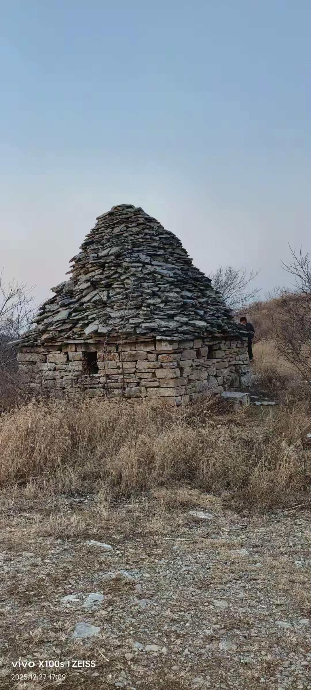 和君共打油
人生在世单程游，
人生三天人人有。
昨天己过为垫基，
今天奋斗明天留