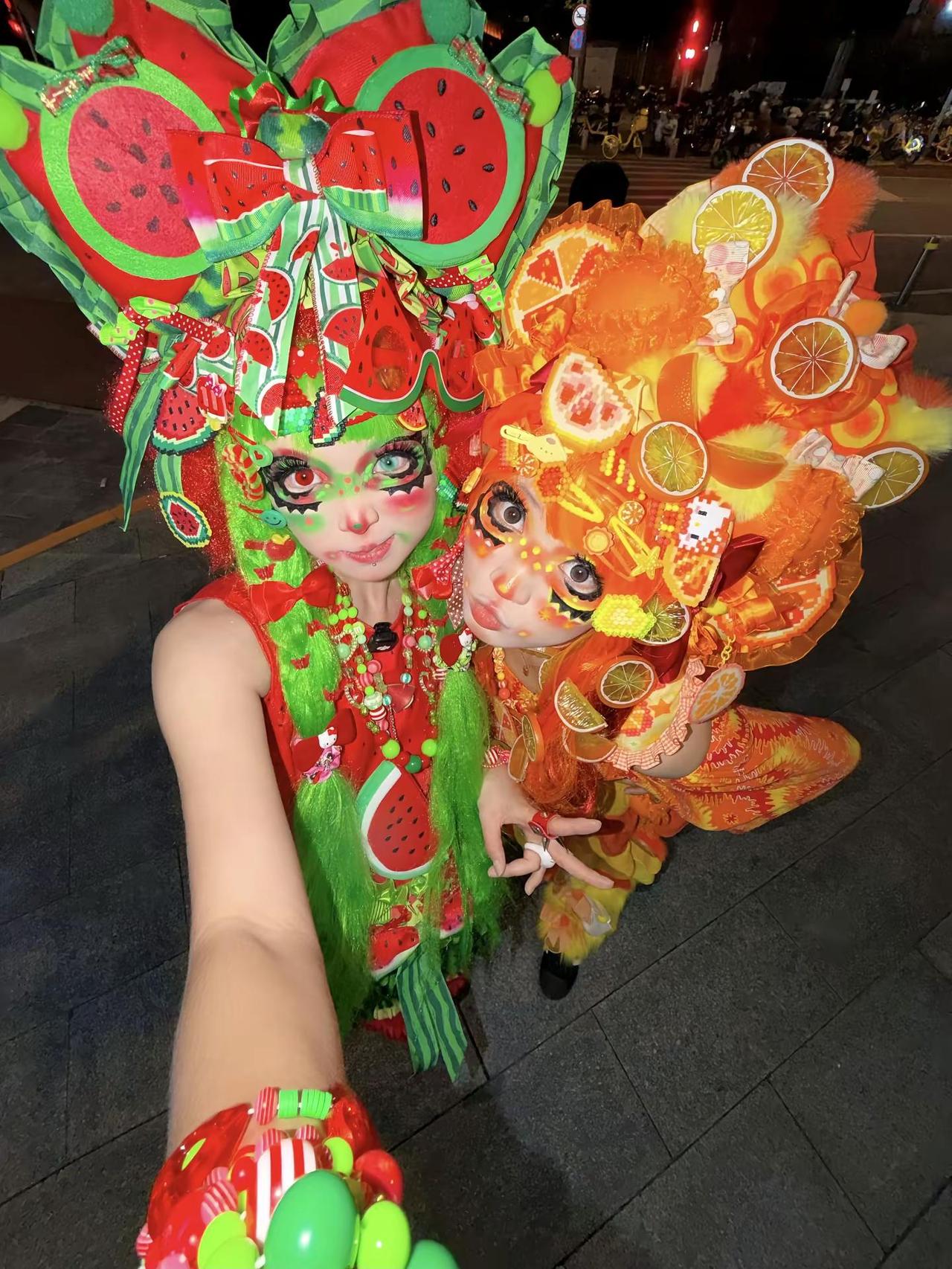 你好，这里是橘子西瓜水果系姐妹花～极繁主义 decora