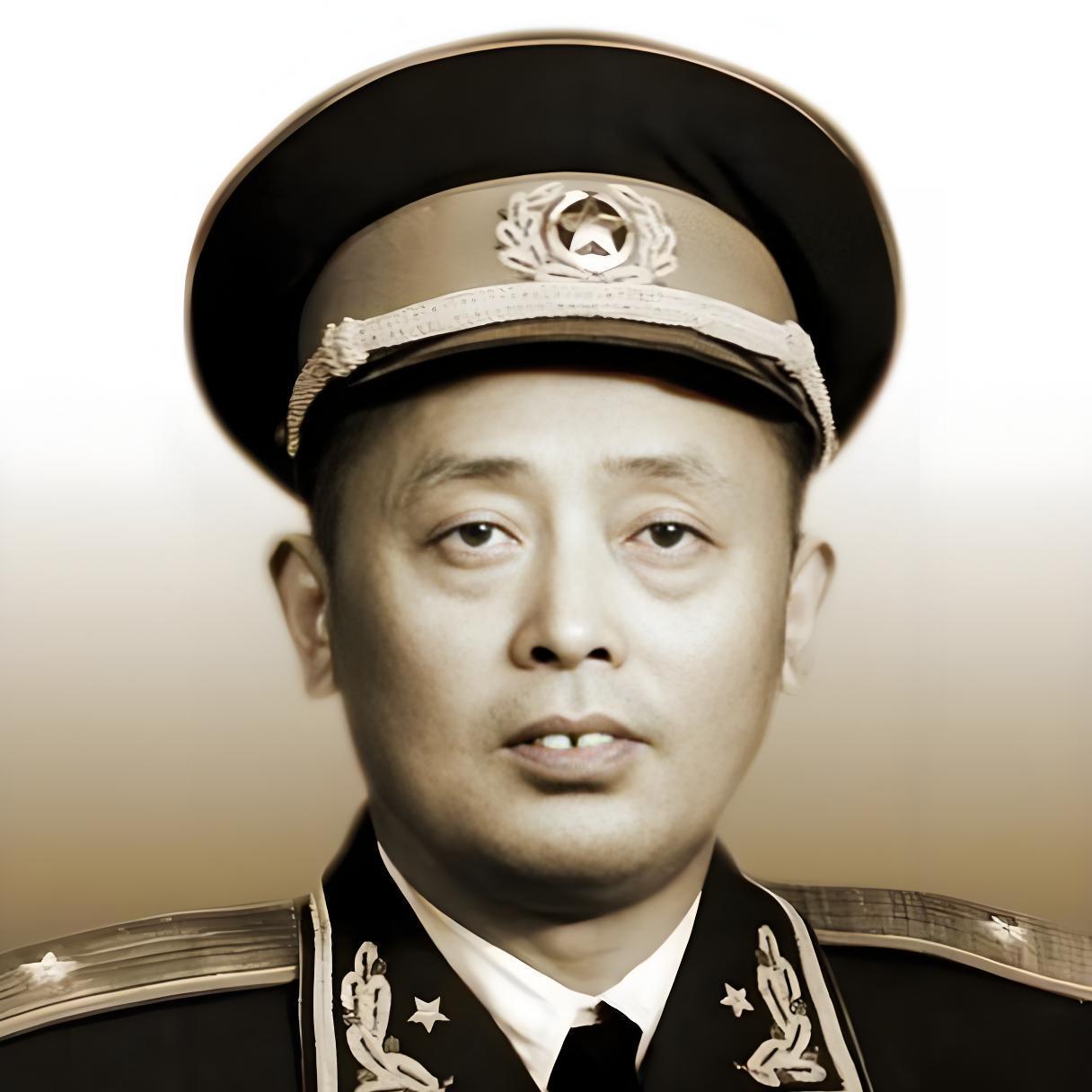 1949年，二野大军途经麻城，盲人老太拦路哭寻儿子，陈赓听完名字大笑：“那小子现