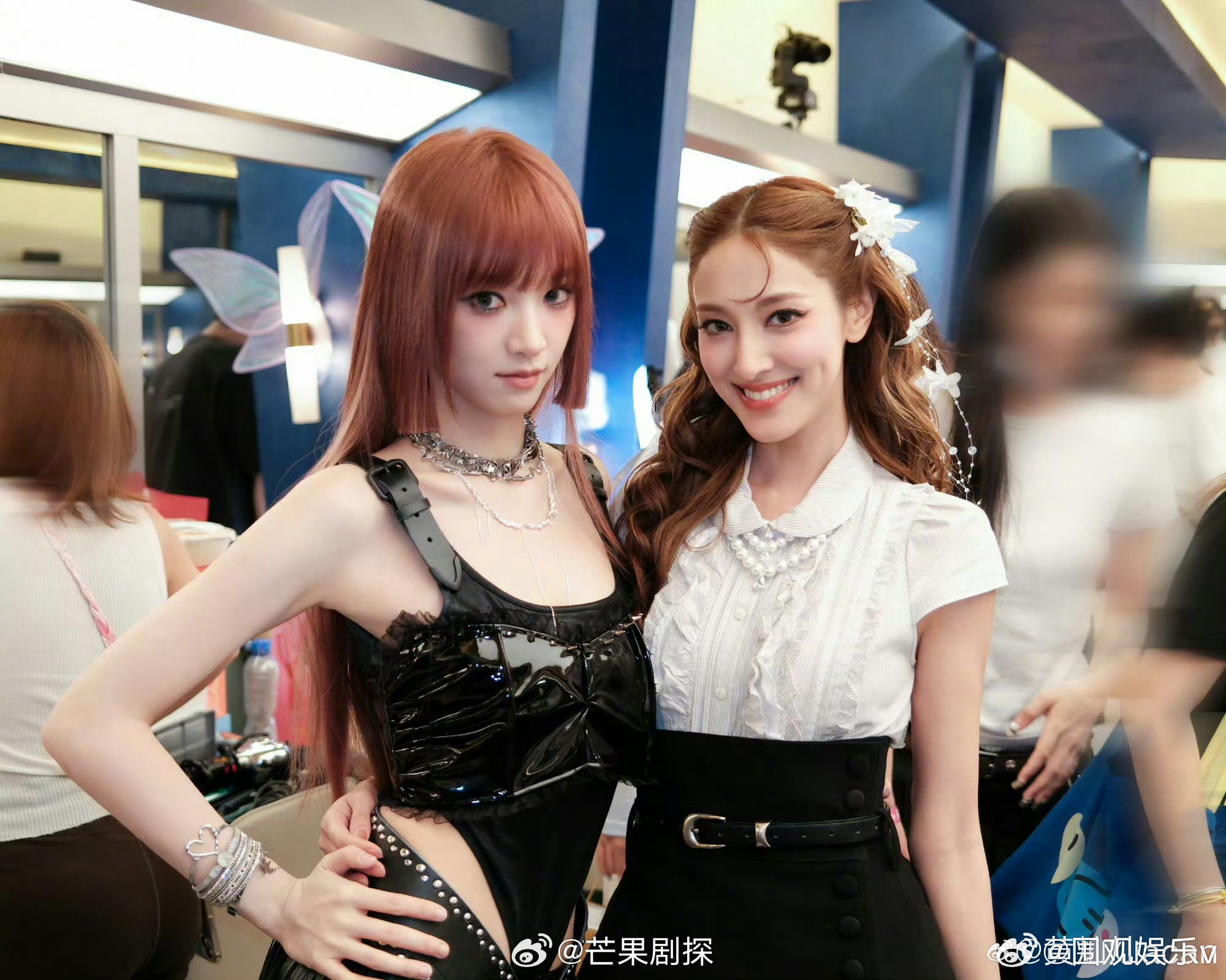 黄灿灿发五公合照黄灿灿合照来了 黄灿灿晒了五公和姐姐们拍的合照 
