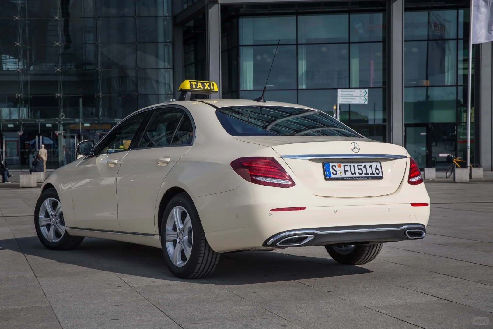 特殊车辆 奔驰E级原厂出租车，W213代E级，最后的原厂出租车，之后E级原厂出租