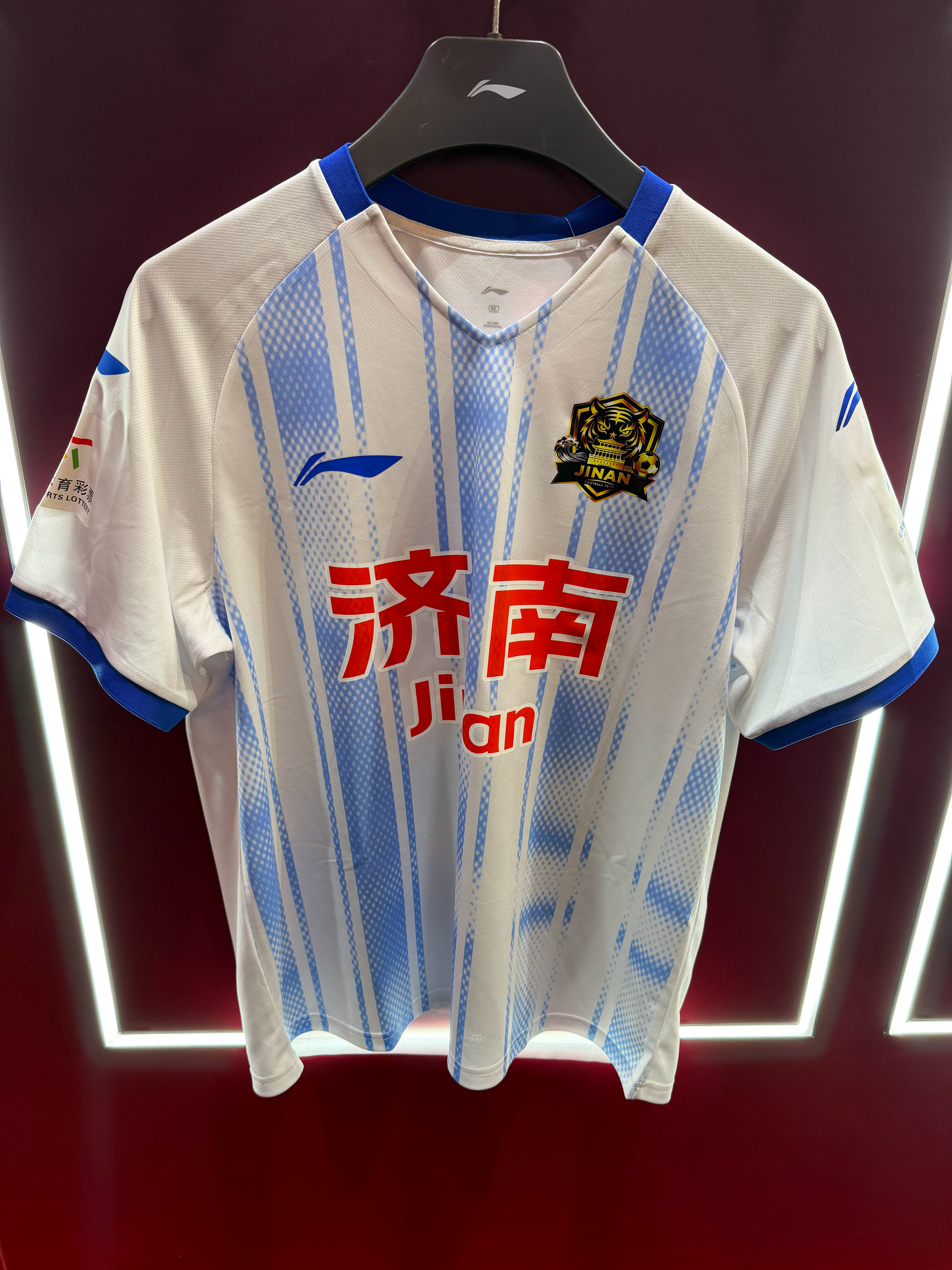 济南队球衣和泰山球衣比哪个好看？贤聊球衣李宁齐鲁足球