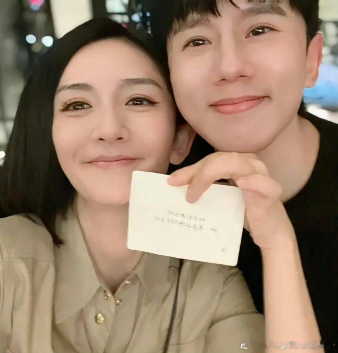 谢娜赶不上张杰演唱会大哭杰哥结束还疑惑六点咋没见她，娜姐委屈解释，杰哥温柔安慰，